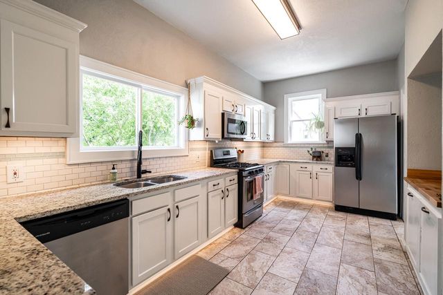 1550 E Irving PLACE, Milwaukee, WI 53202