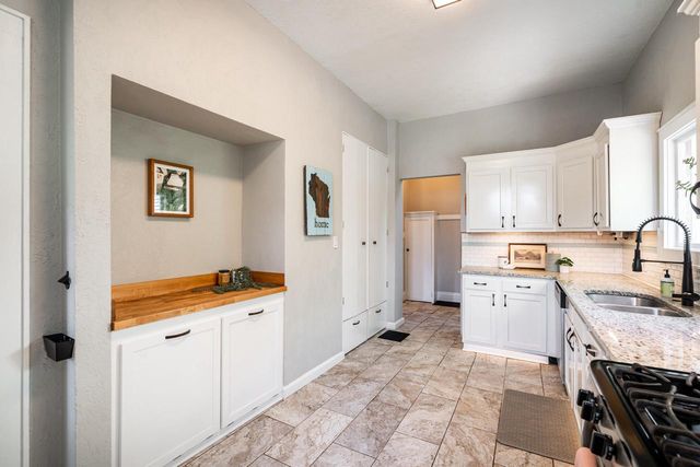 1550 E Irving PLACE, Milwaukee, WI 53202