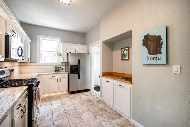 1550 E Irving PLACE, Milwaukee, WI 53202
