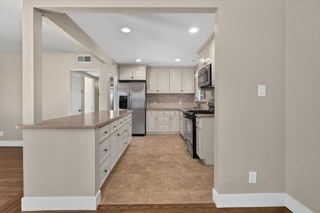 3941 Downey Way, Sacramento, CA 95817