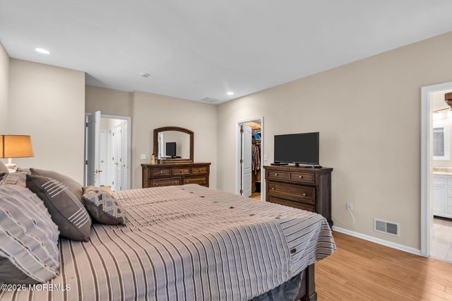 3 Summerwinds Drive, Lakewood, NJ 08701