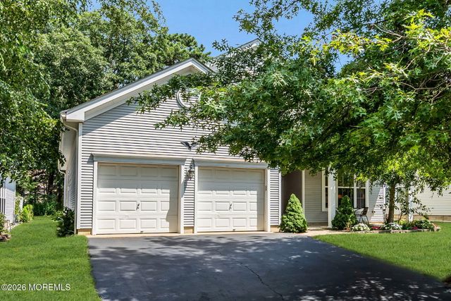 3 Summerwinds Drive, Lakewood, NJ 08701