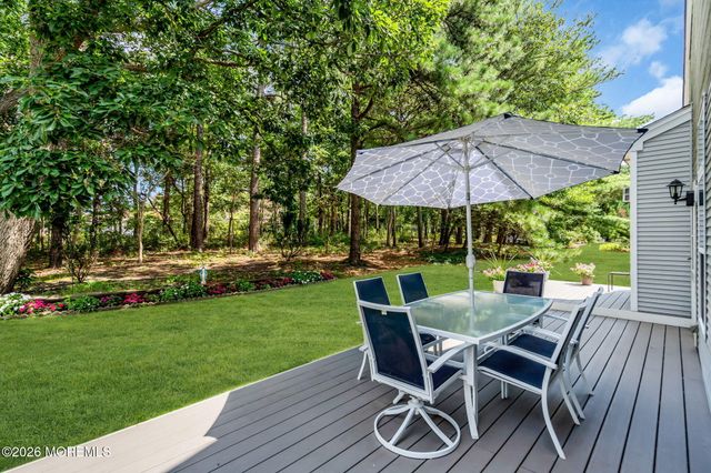 3 Summerwinds Drive, Lakewood, NJ 08701