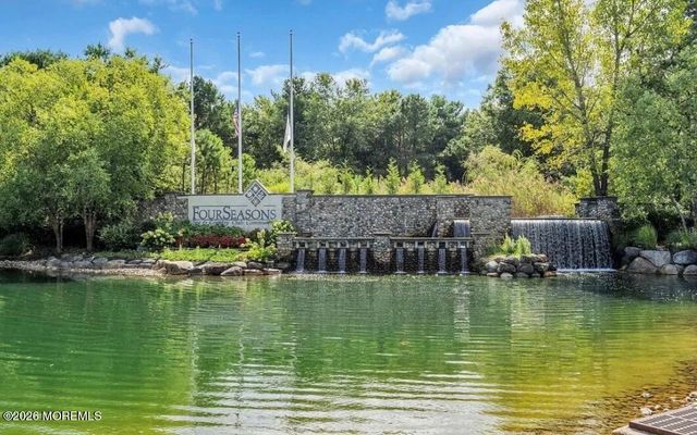 3 Summerwinds Drive, Lakewood, NJ 08701