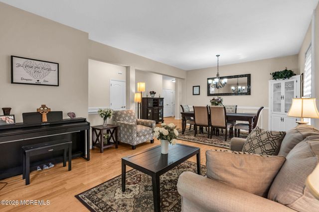 3 Summerwinds Drive, Lakewood, NJ 08701
