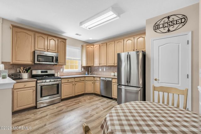 3 Summerwinds Drive, Lakewood, NJ 08701