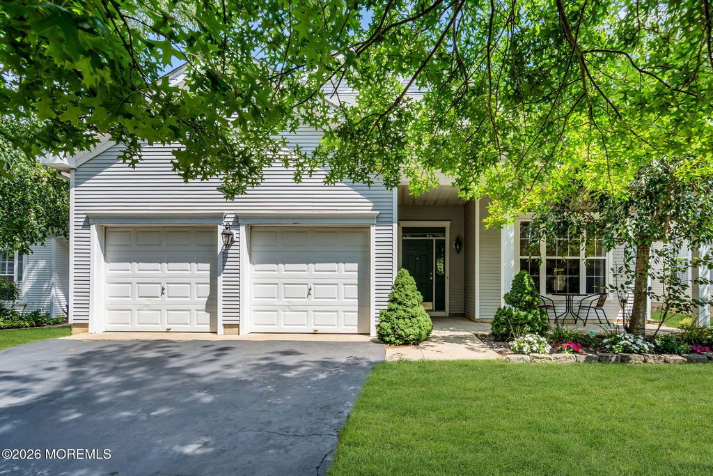 3 Summerwinds Drive, Lakewood, NJ 08701