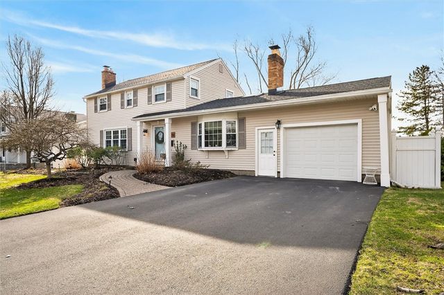 28 Southwick Dr, Webster, NY 14580