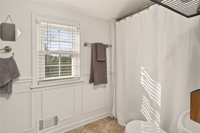 28 Southwick Dr, Webster, NY 14580