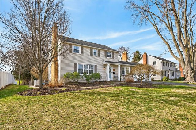 28 Southwick Dr, Webster, NY 14580