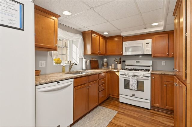 28 Southwick Dr, Webster, NY 14580