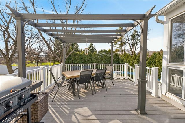 28 Southwick Dr, Webster, NY 14580