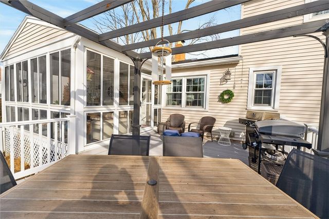 28 Southwick Dr, Webster, NY 14580