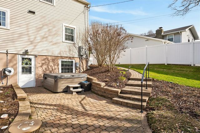 28 Southwick Dr, Webster, NY 14580