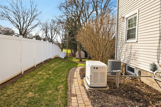 28 Southwick Dr, Webster, NY 14580