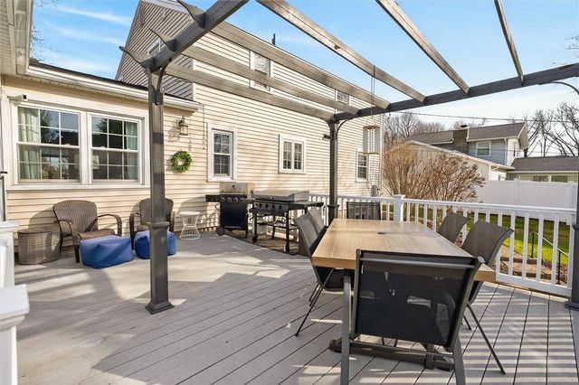 28 Southwick Dr, Webster, NY 14580