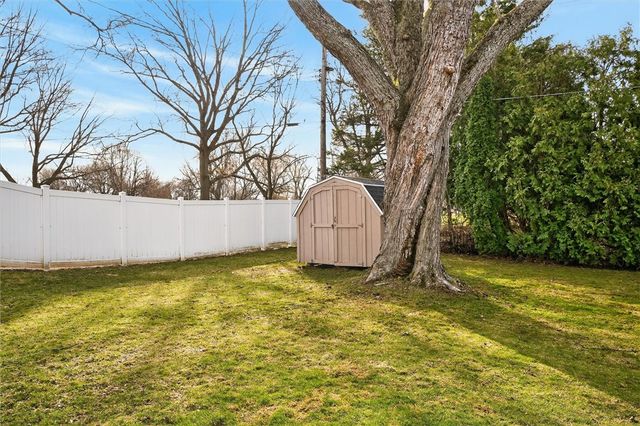 28 Southwick Dr, Webster, NY 14580