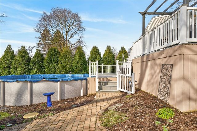 28 Southwick Dr, Webster, NY 14580