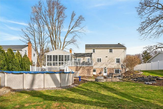 28 Southwick Dr, Webster, NY 14580