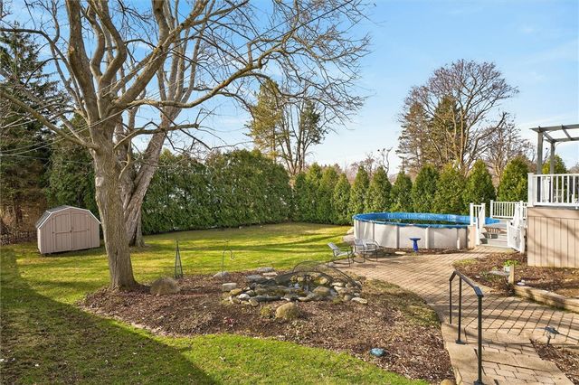 28 Southwick Dr, Webster, NY 14580