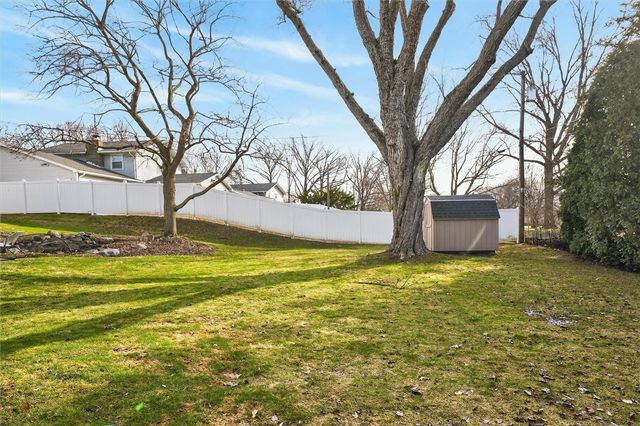 28 Southwick Dr, Webster, NY 14580