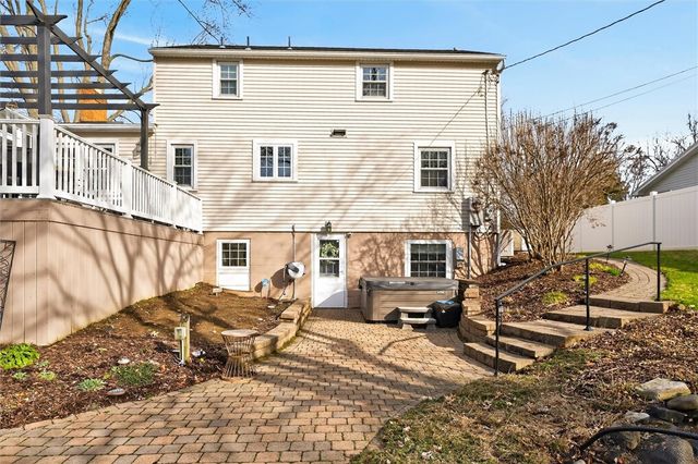 28 Southwick Dr, Webster, NY 14580