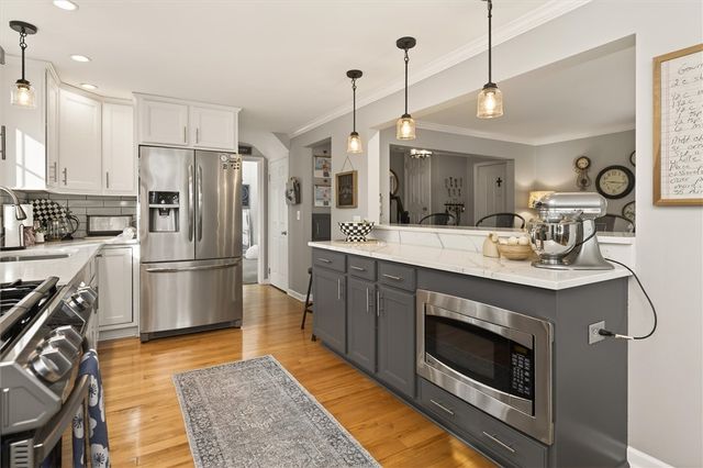 28 Southwick Dr, Webster, NY 14580