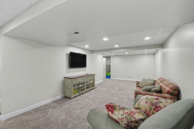 204 University Drive, Walton, KY 41094