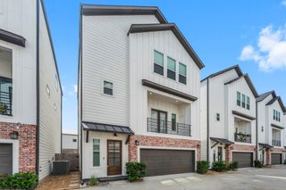 954 Fisher Street E, Houston, TX 77018