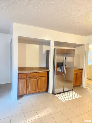 112 N Parrish Lane, Carbondale, IL 62901