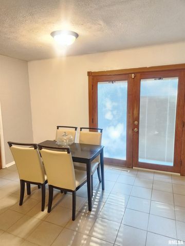 112 N Parrish Lane, Carbondale, IL 62901