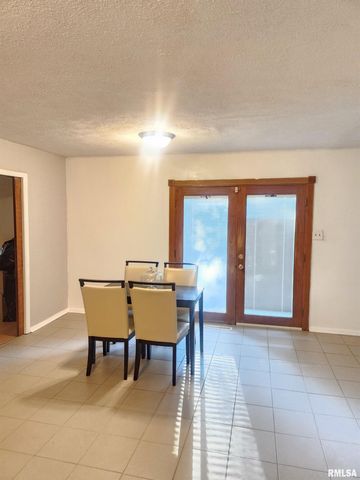 112 N Parrish Lane, Carbondale, IL 62901