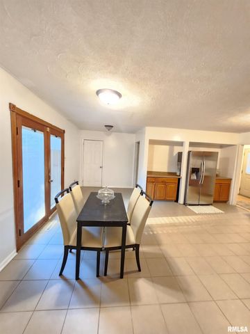 112 N Parrish Lane, Carbondale, IL 62901