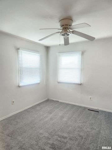 112 N Parrish Lane, Carbondale, IL 62901