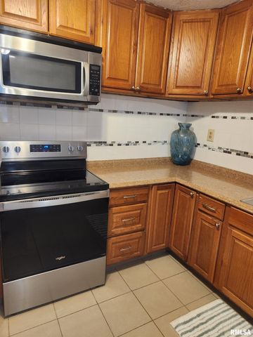 112 N Parrish Lane, Carbondale, IL 62901