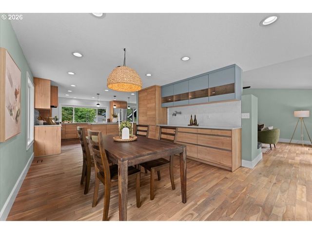 419 RIDGE CREST Dr, Oregon City, OR 97045
