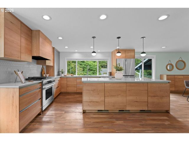 419 RIDGE CREST Dr, Oregon City, OR 97045