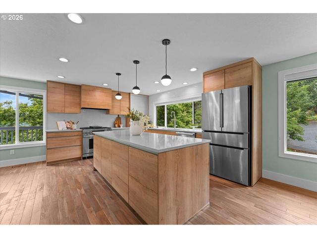 419 RIDGE CREST Dr, Oregon City, OR 97045