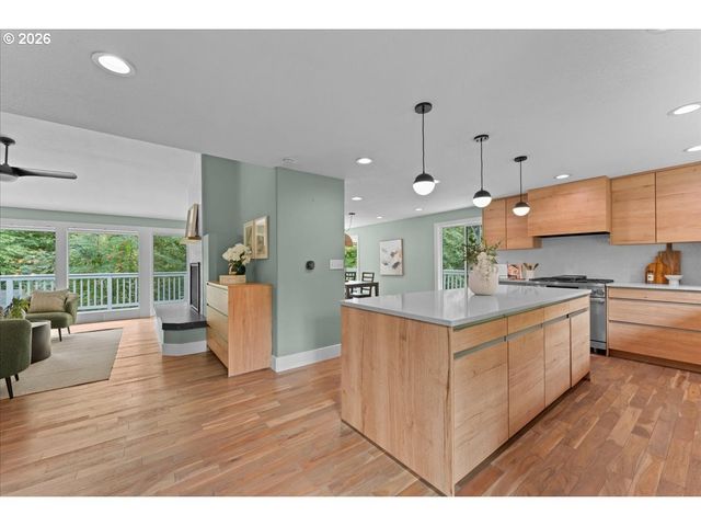 419 RIDGE CREST Dr, Oregon City, OR 97045