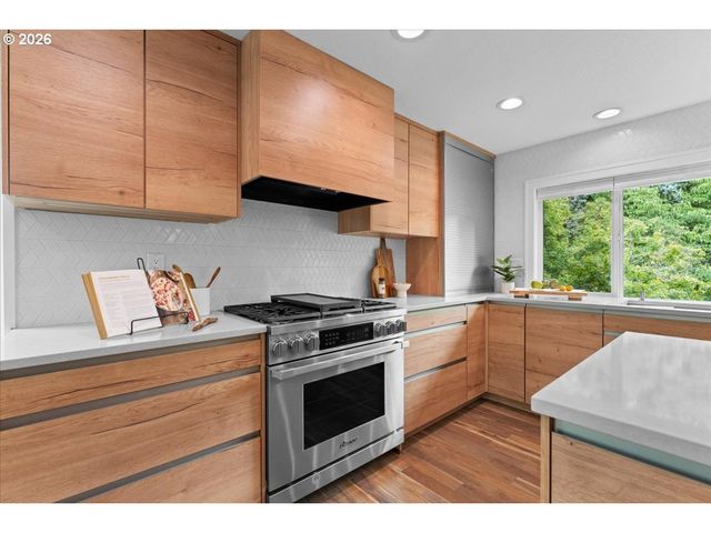 419 RIDGE CREST Dr, Oregon City, OR 97045