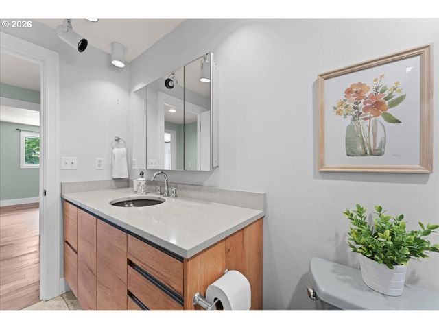 419 RIDGE CREST Dr, Oregon City, OR 97045