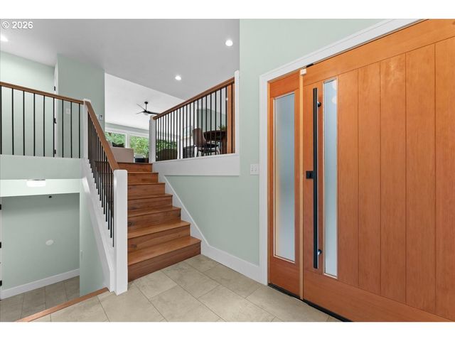 419 RIDGE CREST Dr, Oregon City, OR 97045