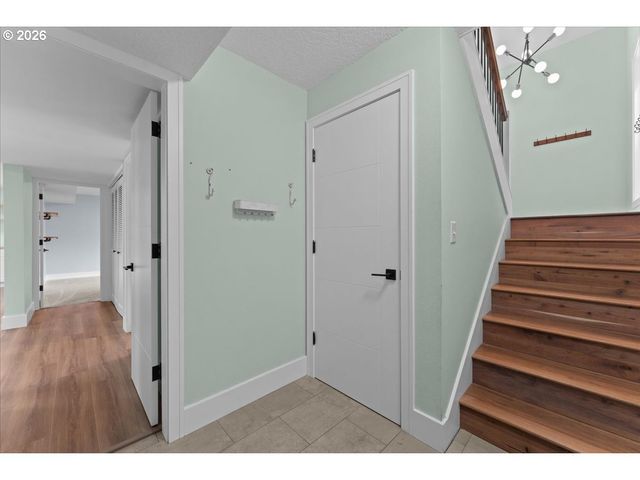419 RIDGE CREST Dr, Oregon City, OR 97045