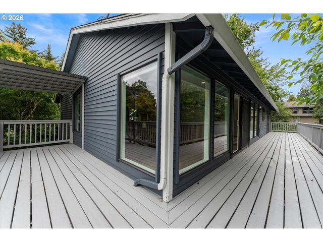 419 RIDGE CREST Dr, Oregon City, OR 97045