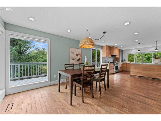 419 RIDGE CREST Dr, Oregon City, OR 97045