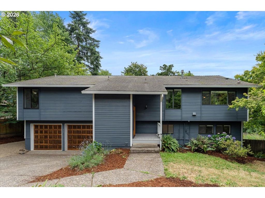419 RIDGE CREST Dr, Oregon City, OR 97045