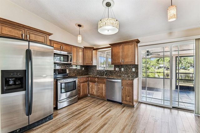 648 TIMBER BAY CIRCLE E, Oldsmar, FL 34677