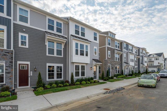 9211 FORKLEAF OAK DR, Fredericksburg, VA 22407