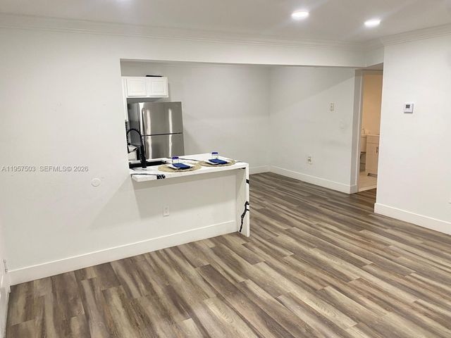 300 W Palm Cir W 307, Pembroke Pines, FL 33025