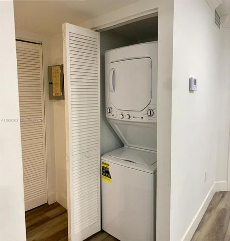 300 W Palm Cir W 307, Pembroke Pines, FL 33025